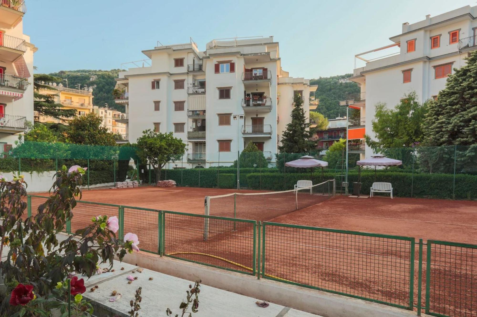 Sorrentovibes - Modern Apartment With Terrace, Swimming Pool&Tennis Ngoại thất bức ảnh