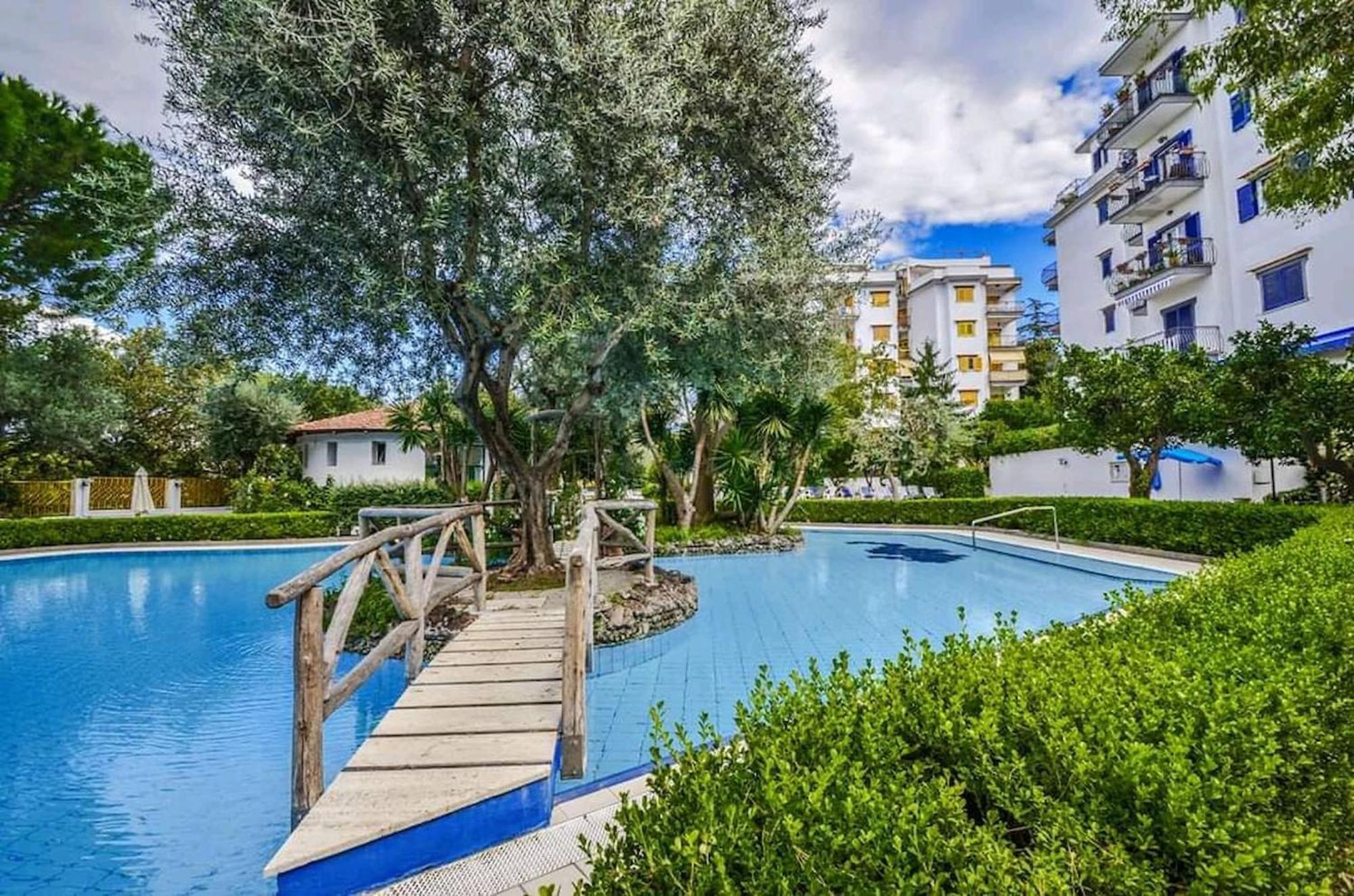 Sorrentovibes - Modern Apartment With Terrace, Swimming Pool&Tennis Ngoại thất bức ảnh