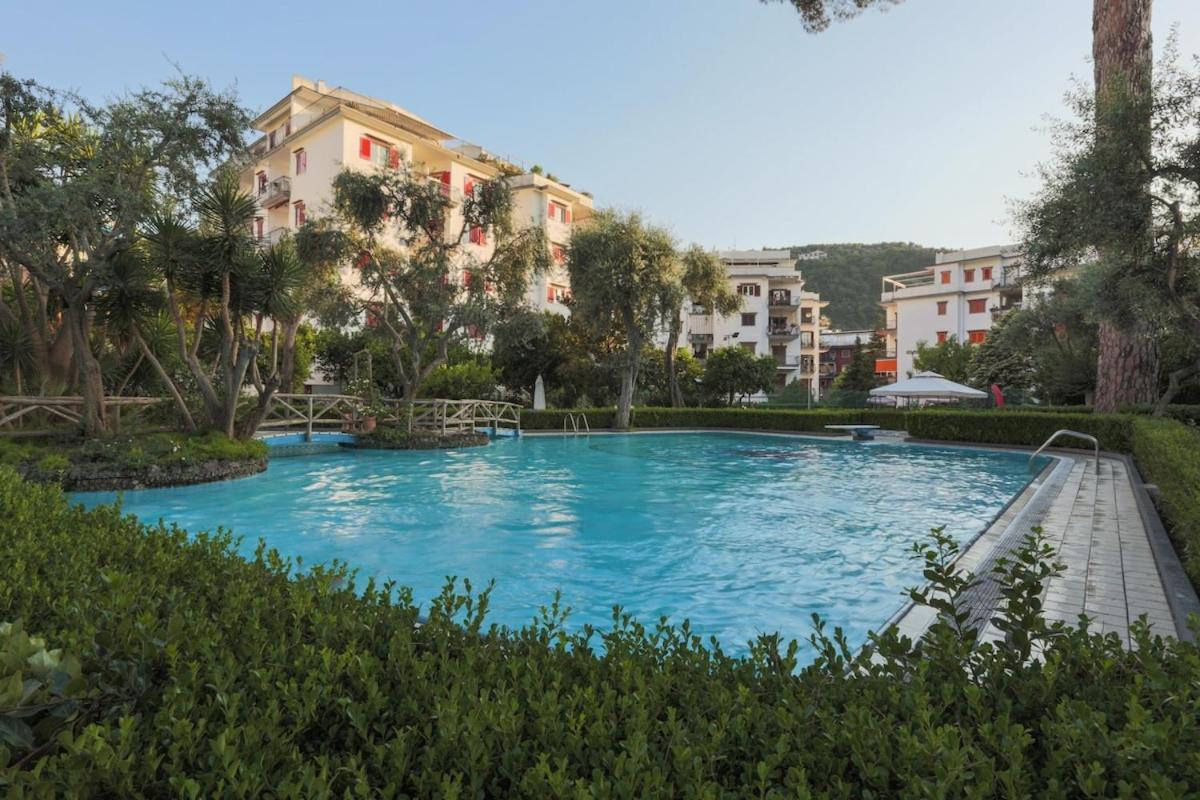 Sorrentovibes - Modern Apartment With Terrace, Swimming Pool&Tennis Ngoại thất bức ảnh