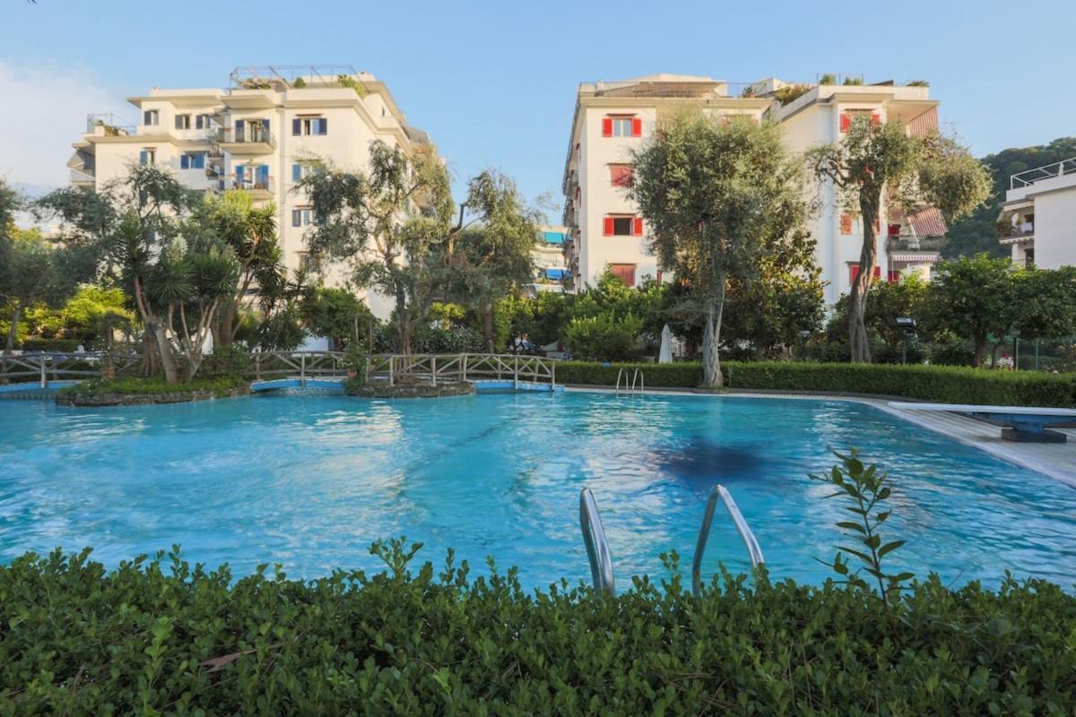 Sorrentovibes - Modern Apartment With Terrace, Swimming Pool&Tennis Ngoại thất bức ảnh